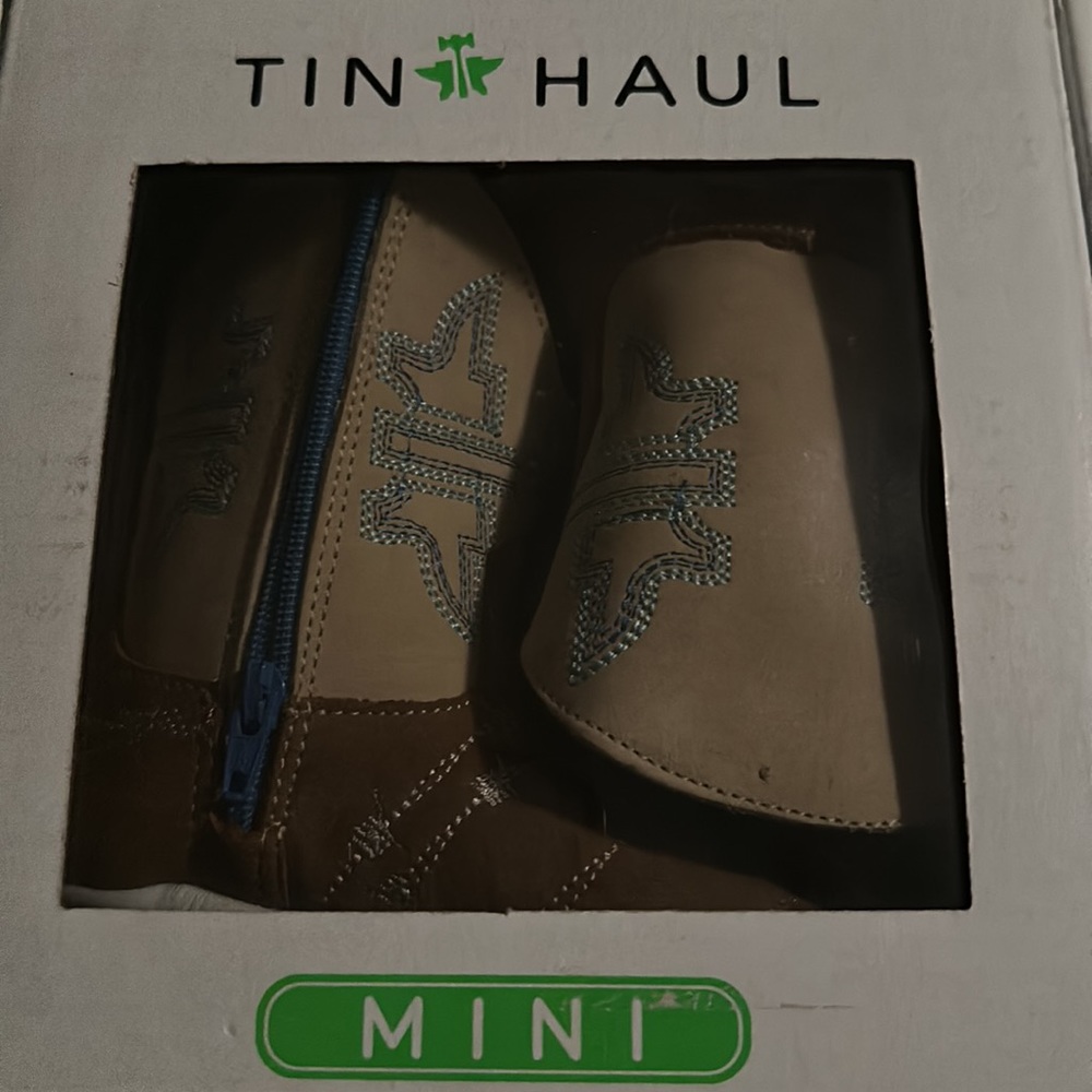 Tin Haul size 4 boots